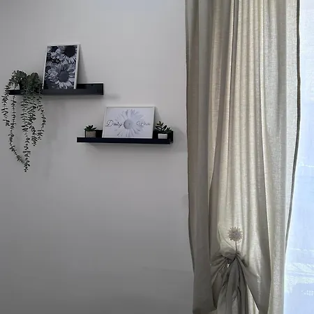 Apartment Daisy White