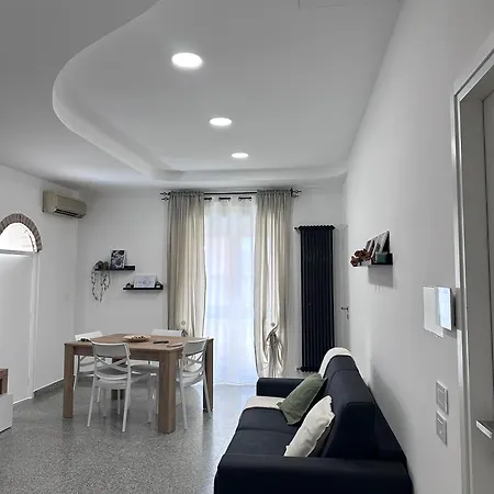 Apartment Daisy White *