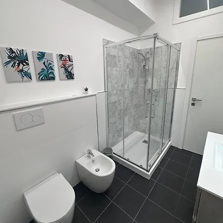 Daisy White Apartment *
